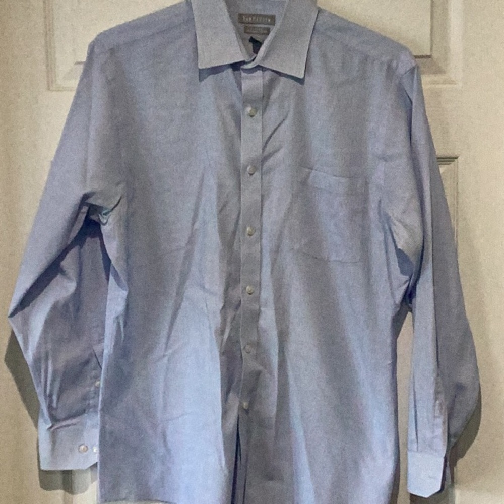EUC Van Heusen fitted dress shirt 16 1/2, 32/33